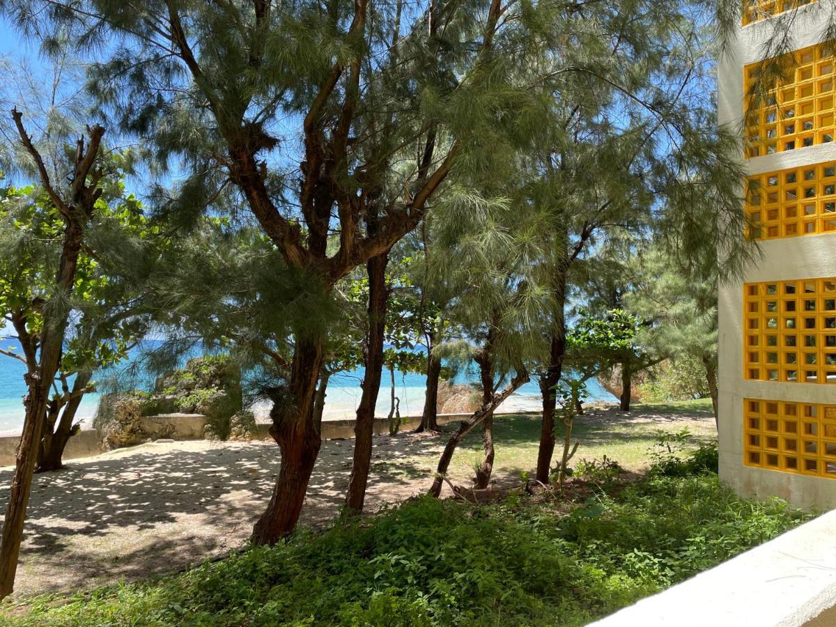 מוטובו Hotel & Restaurant On The Beach Lue מראה חיצוני תמונה
